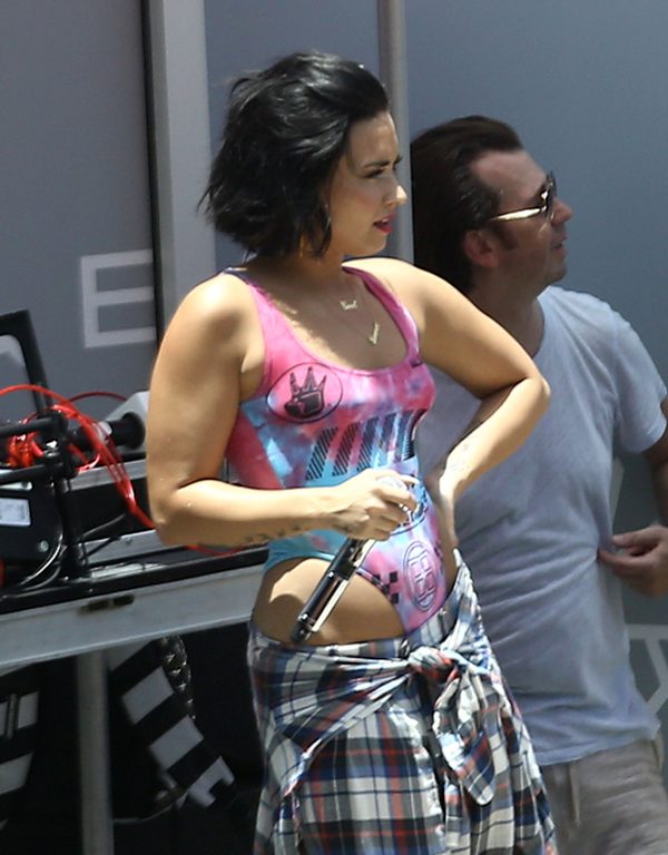 Fanka Ariany Grande wypowiedziała wojnę fankom Demi Lovato? Fanka Ariany Grande wypowiedziała wojnę fankom Demi Lovato?