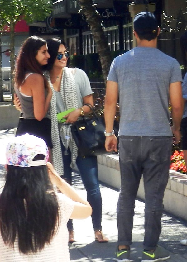 Fanka Ariany Grande wypowiedziała wojnę fankom Demi Lovato? Fanka Ariany Grande wypowiedziała wojnę fankom Demi Lovato?