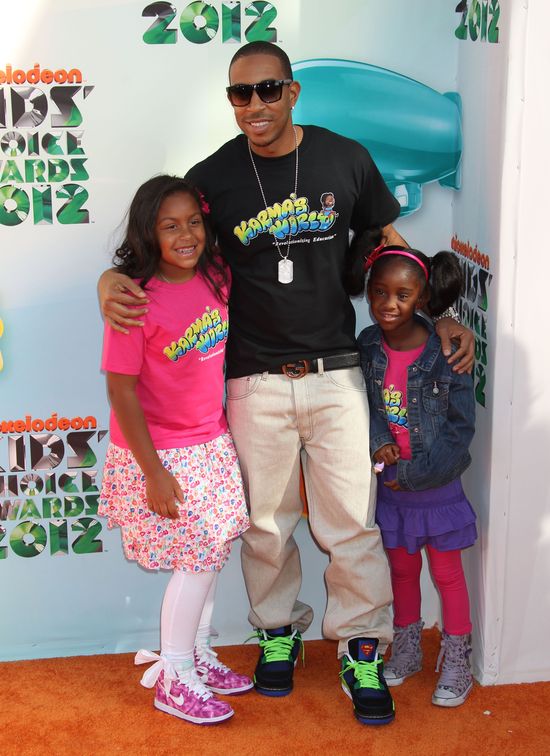 Znany raper zostawił córkę na lotnisku!