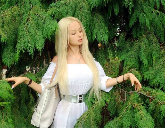 Jak Valeria Lukyanova wygląda bez makijażu? (FOTO) Jak Valeria Lukyanova wygląda bez makijażu? (FOTO)