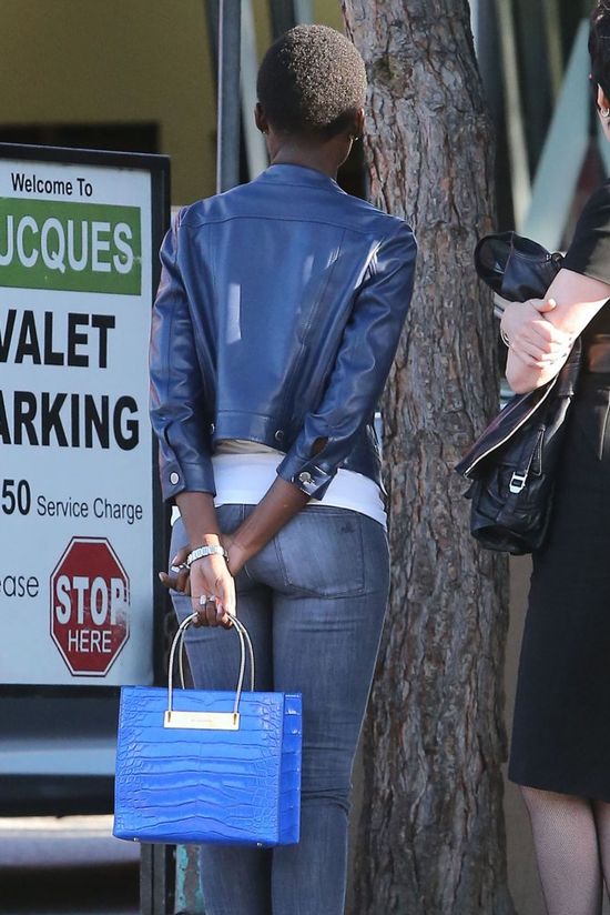 Lupita Nyong'o w końcu przyłapana przez paparazzi! (FOTO)