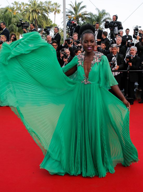 Najpiękniejsza kobieta na świecie jest pozbawiona biustu Najpiękniejsza kobieta na świecie jest pozbawiona biustu