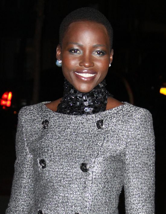 Lupita Nyong'o robi makijaż tylko na czerwone dywany