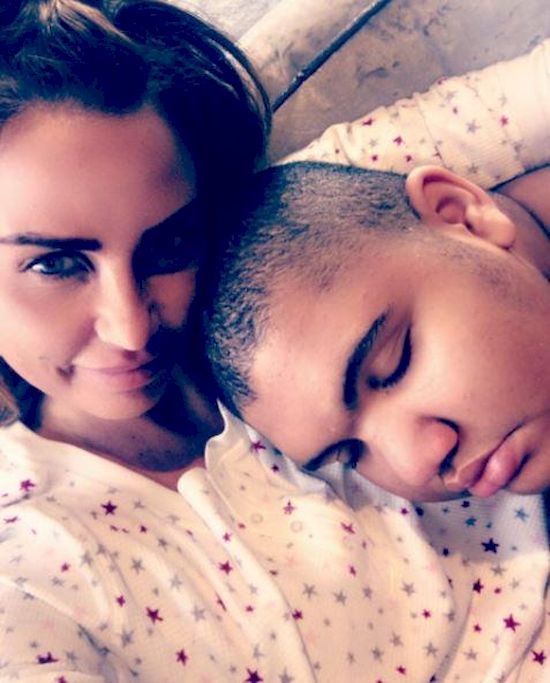 Katie Price chce wynająć PROSTYTUTKĘ dla... niewidomego syna! 