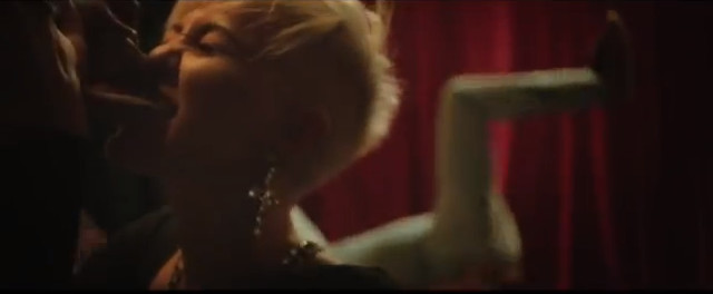 Miley Cyrus całuje jednorożca na nowym klipie (VIDEO)