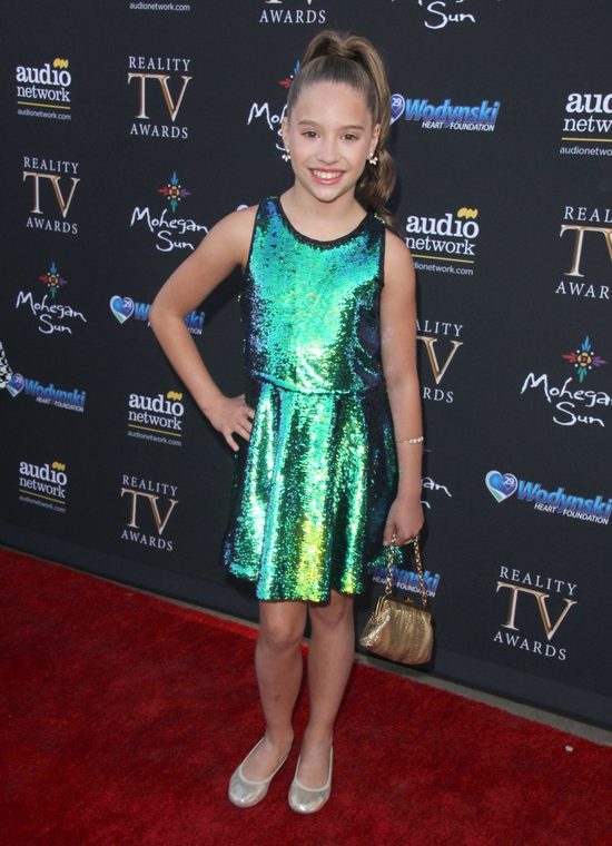 Maddie Ziegler z klipu Chandelier - jak wygląda bez peruki? Maddie Ziegler z klipu Chandelier - jak wygląda bez peruki?