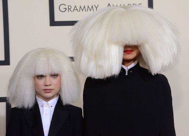 Maddie Ziegler z klipu Chandelier - jak wygląda bez peruki? Maddie Ziegler z klipu Chandelier - jak wygląda bez peruki?