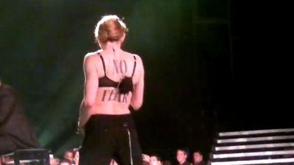 Madonna pokazała tyłek na koncercie (FOTO)
