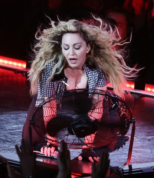 Madonna NIE CHCE ODDAĆ korony (FOTO) Madonna NIE CHCE ODDAĆ korony (FOTO)