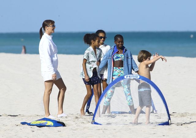 Madonna przyłapana na rodzinnych wakacjach (FOTO) Madonna przyłapana na rodzinnych wakacjach (FOTO)