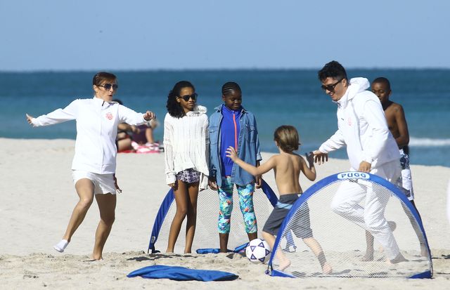 Madonna przyłapana na rodzinnych wakacjach (FOTO) Madonna przyłapana na rodzinnych wakacjach (FOTO)