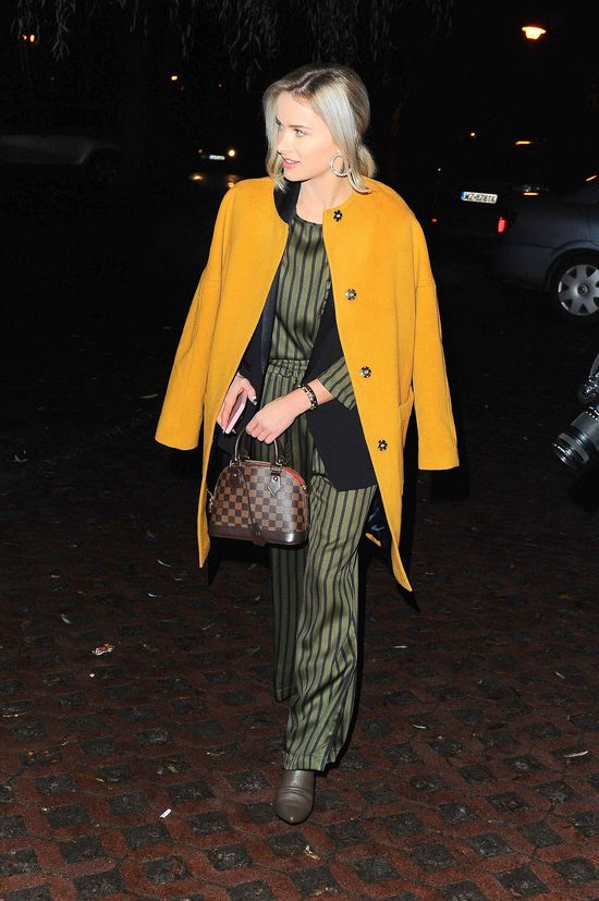 Maffashion dodała sobie lat. Przy Julii Wieniawie wygląda jak pani z banku (FOTO Maffashion dodała sobie lat. Przy Julii Wieniawie wygląda jak pani z banku (FOTO