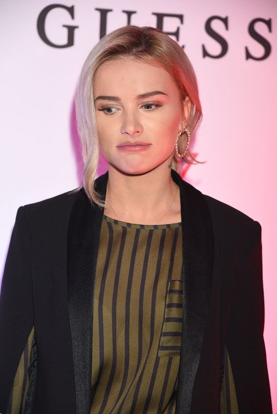 Maffashion dodała sobie lat. Przy Julii Wieniawie wygląda jak pani z banku (FOTO Maffashion dodała sobie lat. Przy Julii Wieniawie wygląda jak pani z banku (FOTO