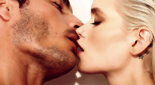 Z magazynu Anji Rubik: Niech on patrzy, gdy się masturbujesz