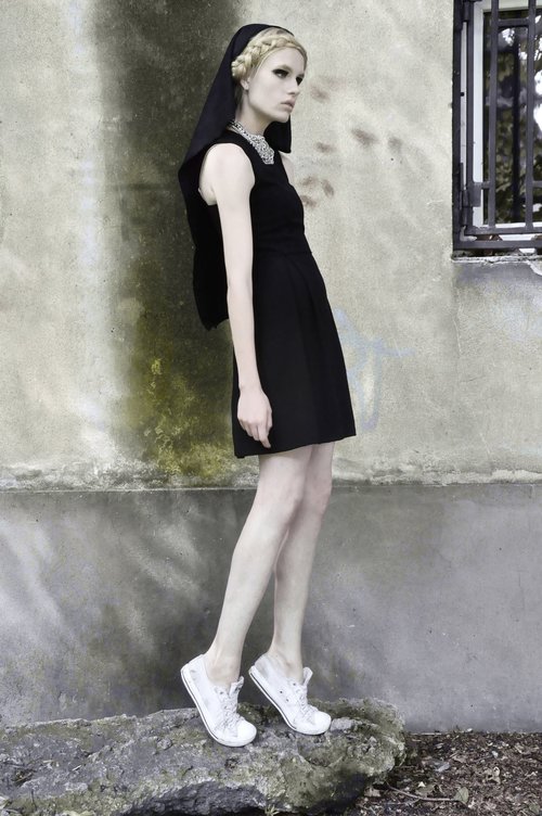 Magda Roman w roli księdza (FOTO)