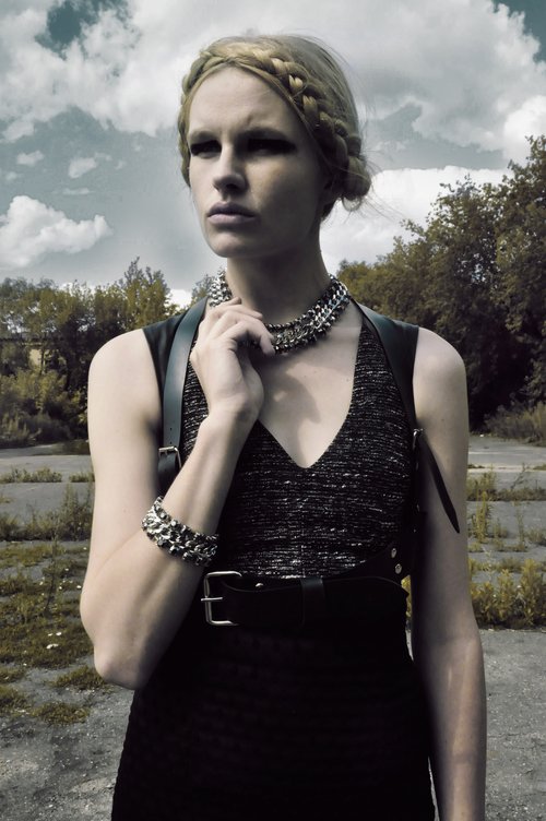 Magda Roman w roli księdza (FOTO)