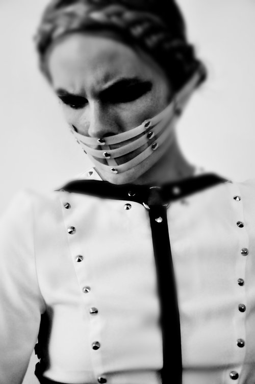 Magda Roman w roli księdza (FOTO)