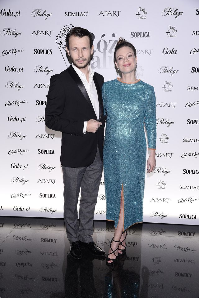 Magdalena Boczarska z dużym ciążowym brzuszkiem na Różach Gali (ZDJĘCIA)