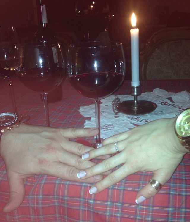 Niegrzeczna Pani Domu zaręczyła się (FOTO)