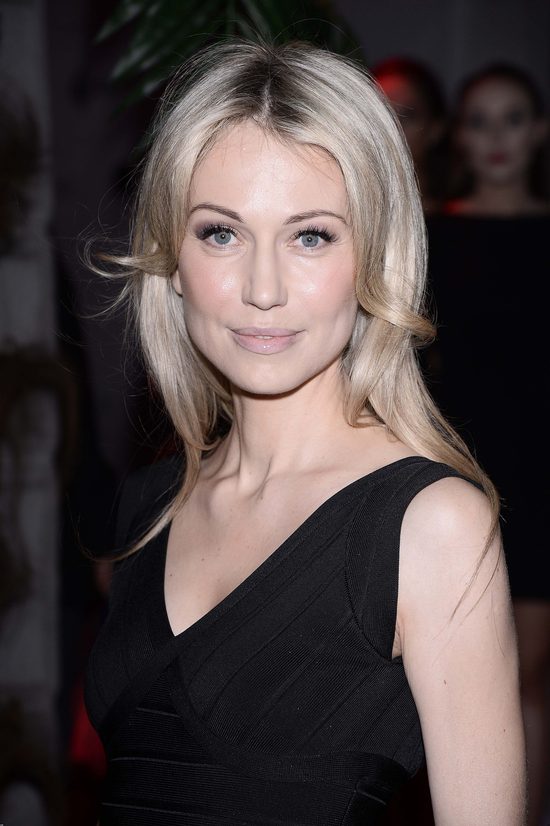 Jak to możliwe, że bandażowa sukienka wygląda na niej luźno? (FOTO)