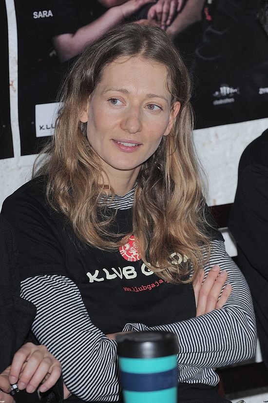 Magdalena Popławska bez makijażu broni karpia (FOTO) Magdalena Popławska bez makijażu broni karpia (FOTO)