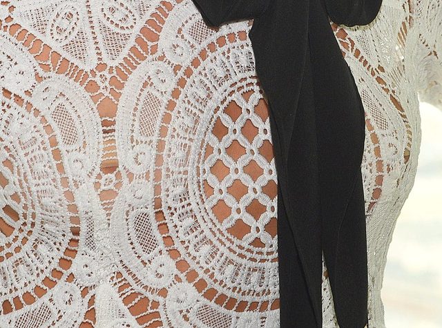 Maja Sablewska kontroluje plasterki na sutkach (FOTO)