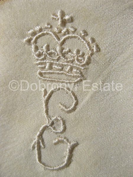 Majtki Królowej Elżbiety II na sprzedaż (FOTO)