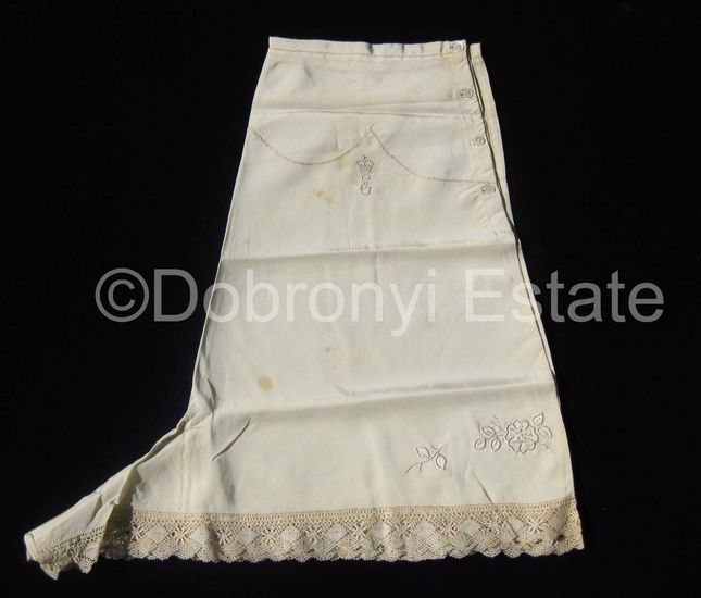 Majtki Królowej Elżbiety II na sprzedaż (FOTO)