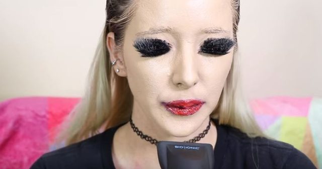 100 warstw podkładu, 100 warstw błyszczyku... (Instagram)