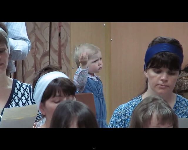 Ta mała dyrygentka jest świetna!  [VIDEO]