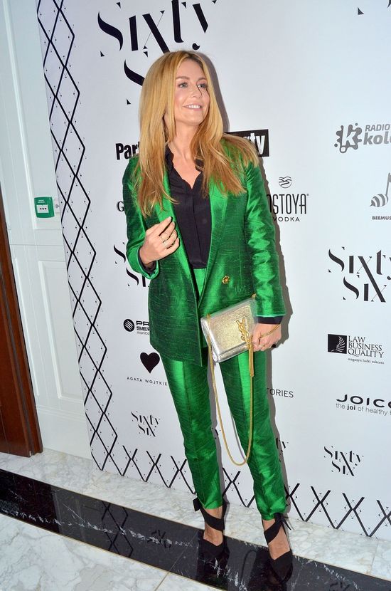 Pacz, jak Małgorzata Rozenek kompletuje stylizację. Leż i kwicz do końca dnia Pacz, jak Małgorzata Rozenek kompletuje stylizację. Leż i kwicz do końca dnia