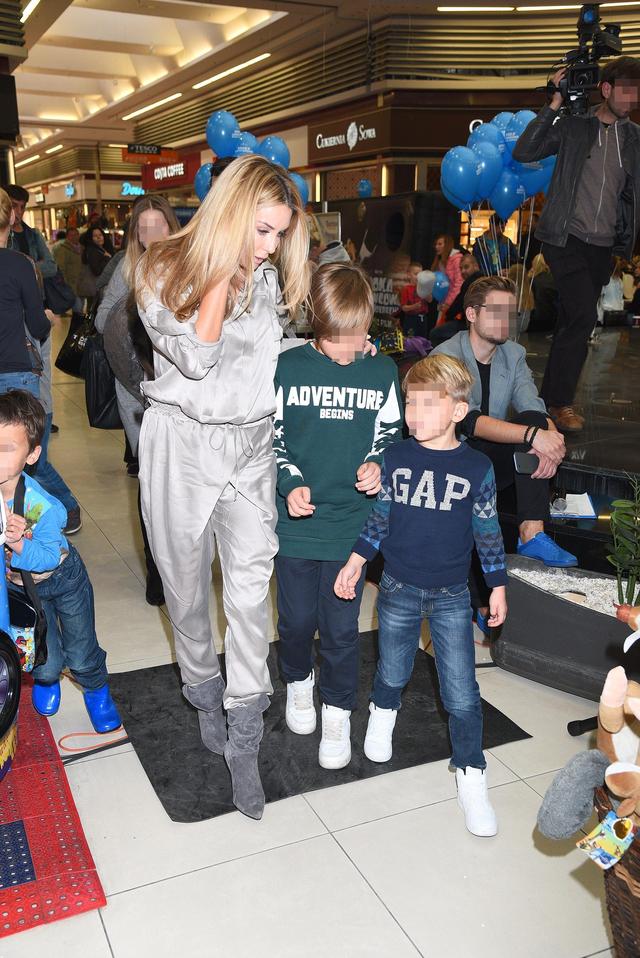 Małgorzata Rozenek z synami w kinie (FOTO)