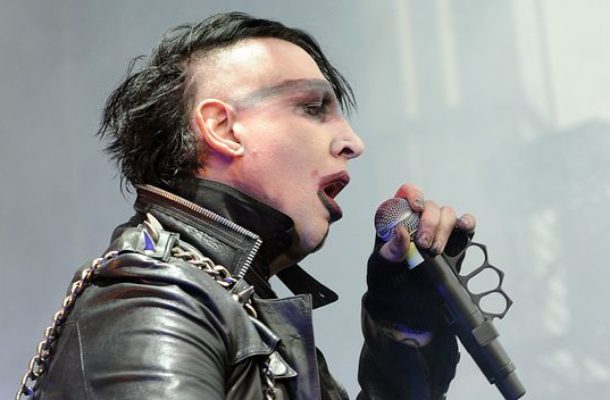 Manson miał poważny wypadek na scenie. Spadła na niego konstrukcja (VIDEO)
