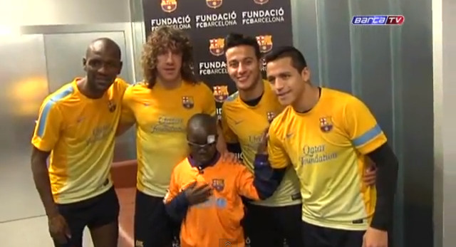 Rozpoznał idoli przez dotyk (VIDEO)