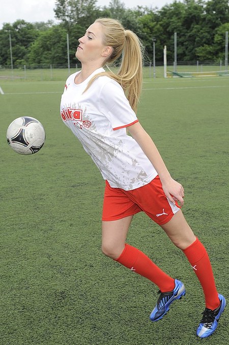 Zawadzka i Schejbal kopią piłkę (FOTO)