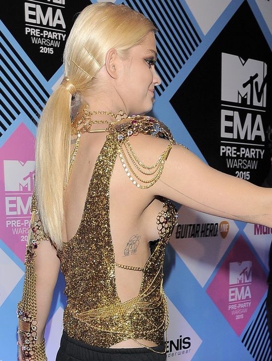 Ktoś chce udowodnić, że jednak jest seksbombą? (FOTO)