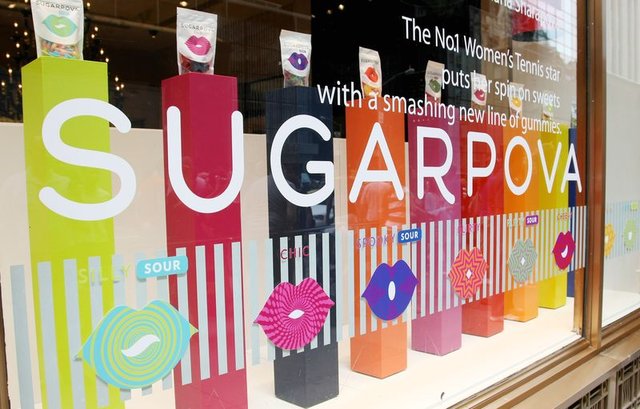 Maria Sharapova sprzedaje żelki Sugarpova (FOTO)