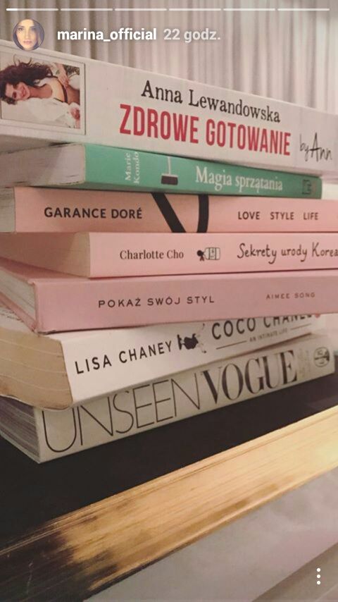 Nie samymi stylówkami żyje człowiek - Marina pokazała książki (Instagram)