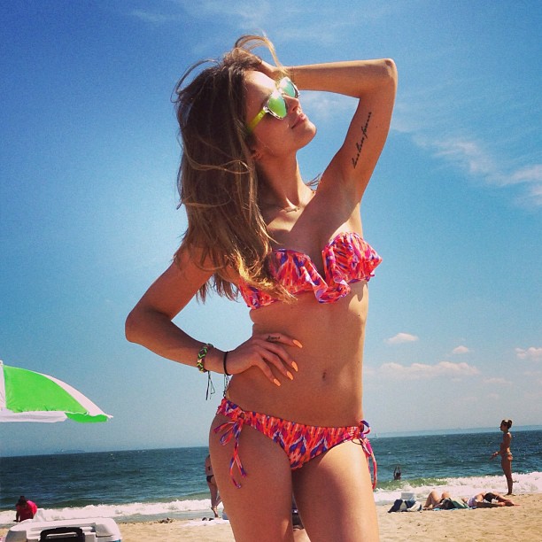 Marina Łuczenko pozuje w bikini (FOTO)