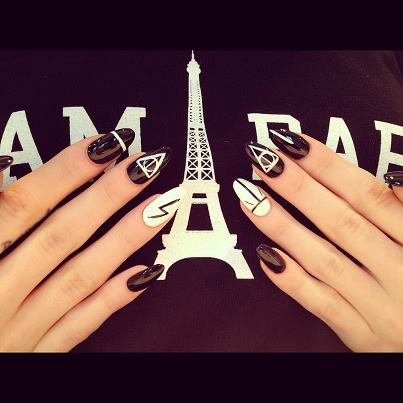 Łuczenko w kujonkach chwali się nowym manicure z Nail Spa 