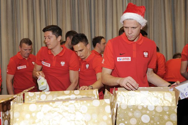 Szczęsny chwali się, że zostanie ojcem, a fan: Ciekawe czy będzie miało twarz... Szczęsny chwali się, że zostanie ojcem, a fan: Ciekawe czy będzie miało twarz...