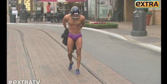 Co się stało? Mario Lopez przegrał zakład (FOTO)