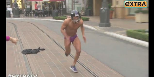 Co się stało? Mario Lopez przegrał zakład (FOTO)