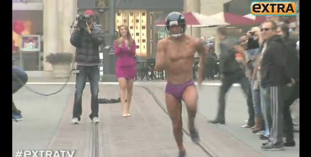 Co się stało? Mario Lopez przegrał zakład (FOTO)