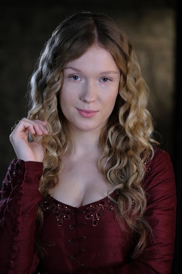 Marta Bryła, Aldona z Korony Królów, odpowiada na zarzuty, że gra JAK DREWNO Marta Bryła, Aldona z Korony Królów, odpowiada na zarzuty, że gra JAK DREWNO