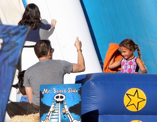 Oliver Martinez spędza czas z przybraną córką (FOTO)