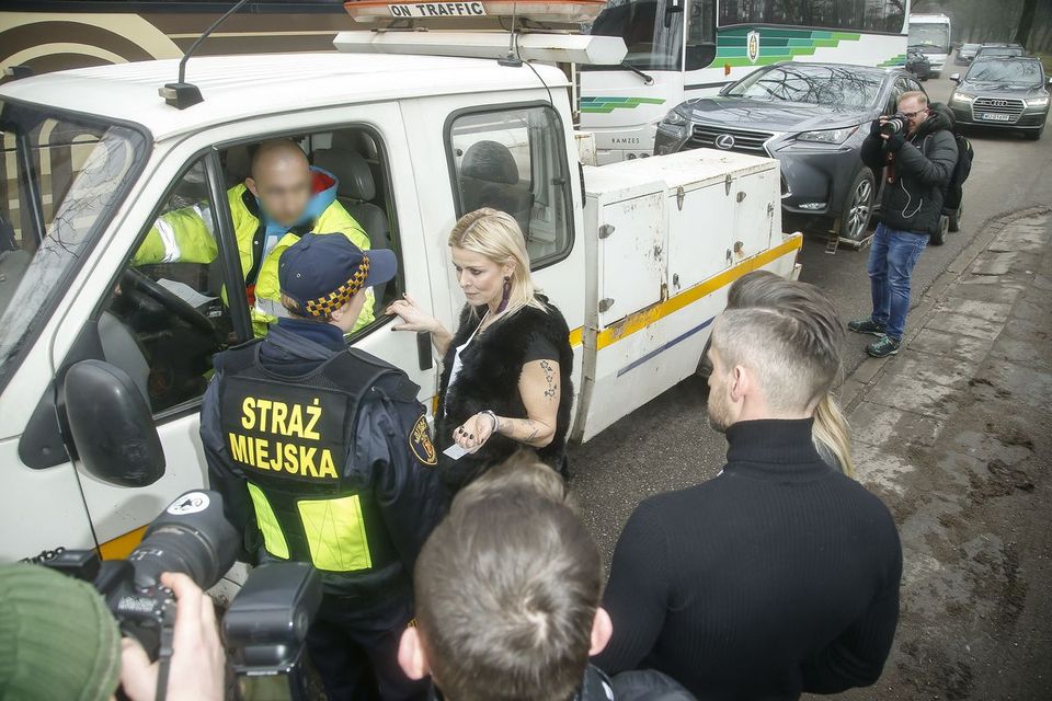 Samochód Mandaryny na lawecie (ZDJĘCIA) Samochód Mandaryny na lawecie (ZDJĘCIA)