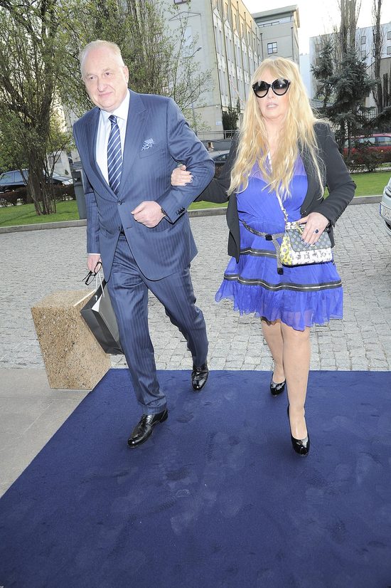 Prawie 70 lat i falbanki? (FOTO) Prawie 70 lat i falbanki? (FOTO)