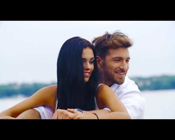 Rafał Maślak ze śliczną brunetką w teledysku MIG Ona Jedyna 