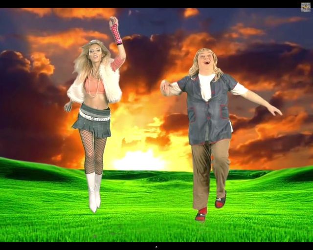 Anja Rubik jako dresiara w białych kozaczkach [VIDEO]